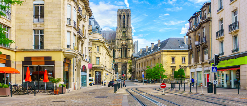 Reims est la capitale du champagne et du calme