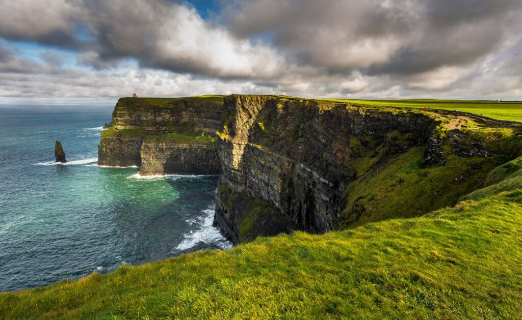 Les falaises de Moher, pour avoir une vue spectaculaire depuis sa voiture en Irlande