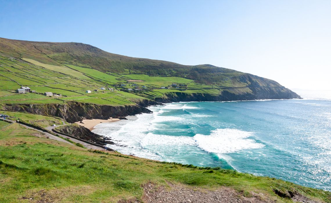 Parcourez les routes côtières le long des falaises irlandaises - SIXT