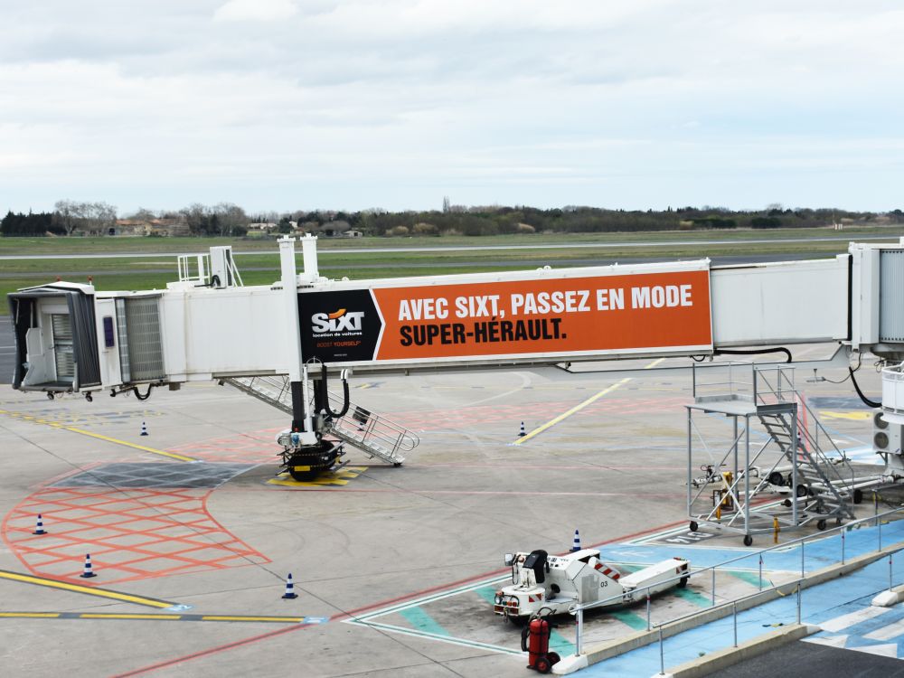 Affiche avec Sixt Passez en mode Super Hérault