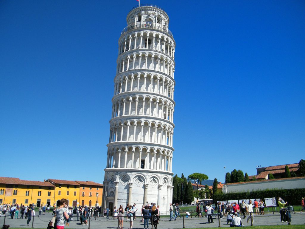 Tour de Pise, un monument emblématique à admirer pendant votre road trip en toscane