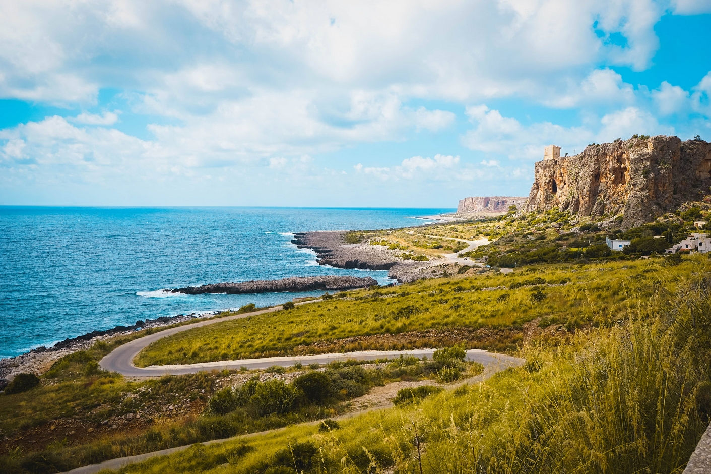 Des routes de plaisir à 10 mn en voiture de Scopello La réserve du Zingaro en Sicile, à visiter durant votre roadtrip - SIXT