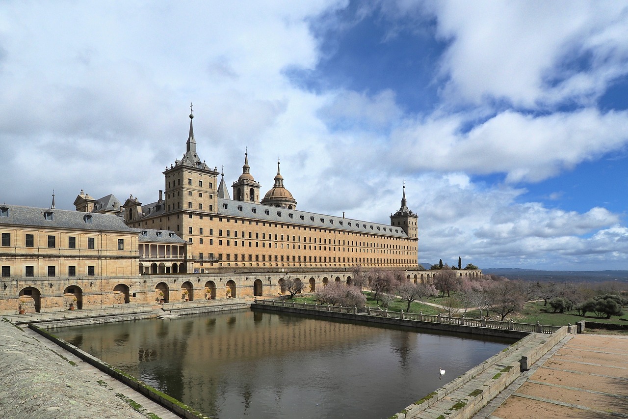Le monastère royal El Escorial pour un moment mémorable en Espagne - SIXT