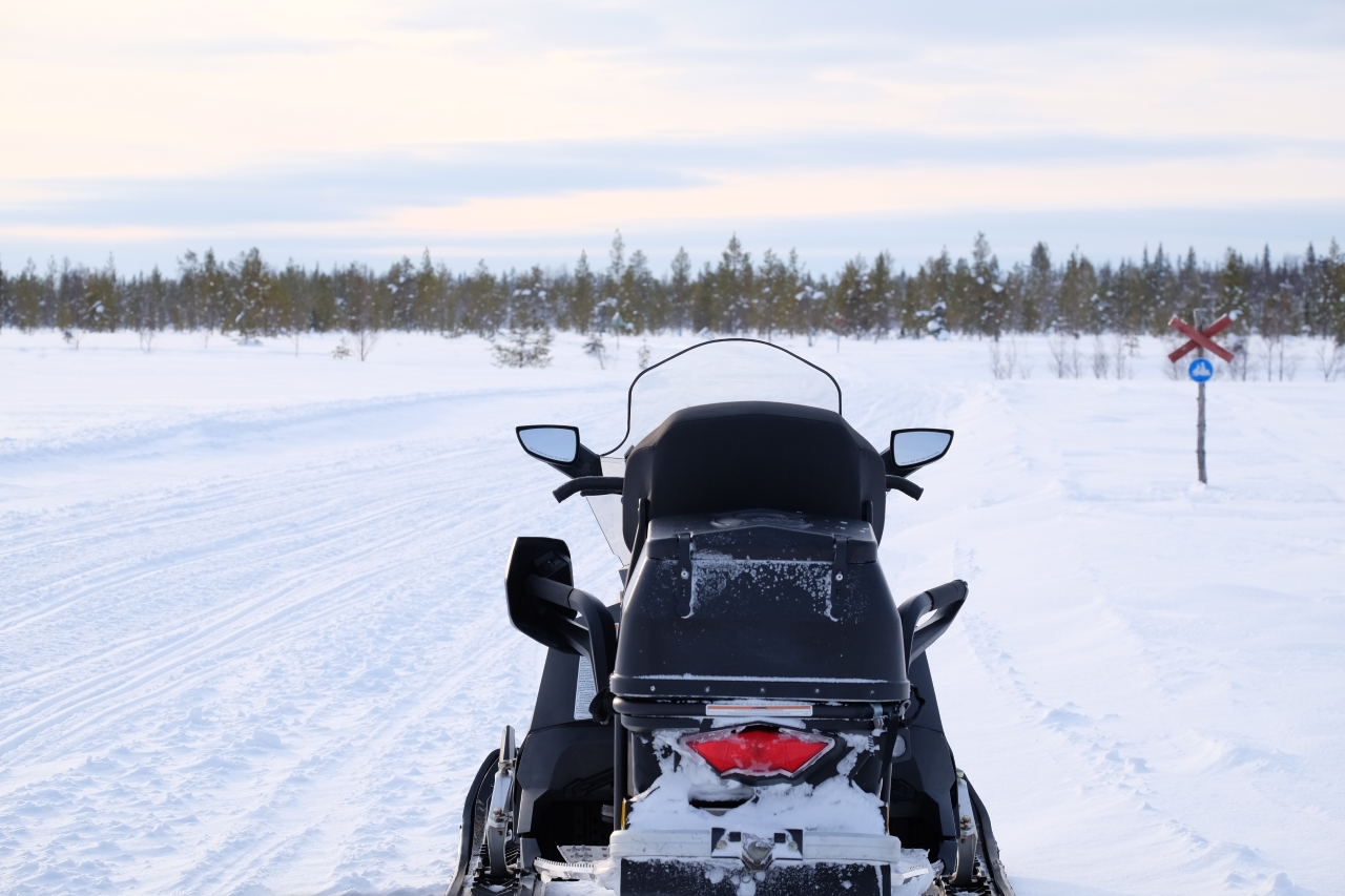 Faire du motoneige en Laponie
