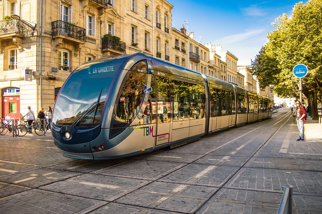 les-plus-belles-routes-du-vin-bordeaux-tram