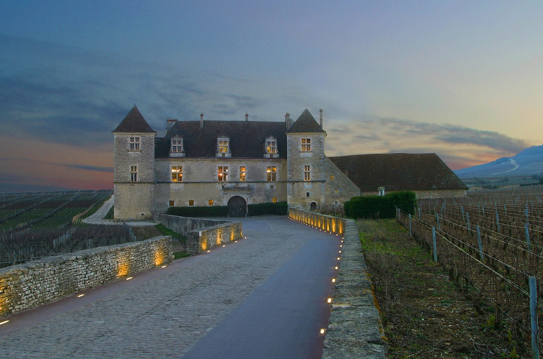 les-plus-belles-routes-du-vin-bourgogne-clos-de-vougeot