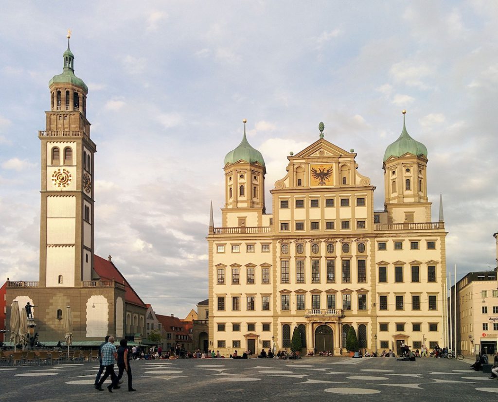 L’hôtel de ville d’Augsburg mérite un détour lors de votre road trip en Bavière. Sublime ! - SIXT