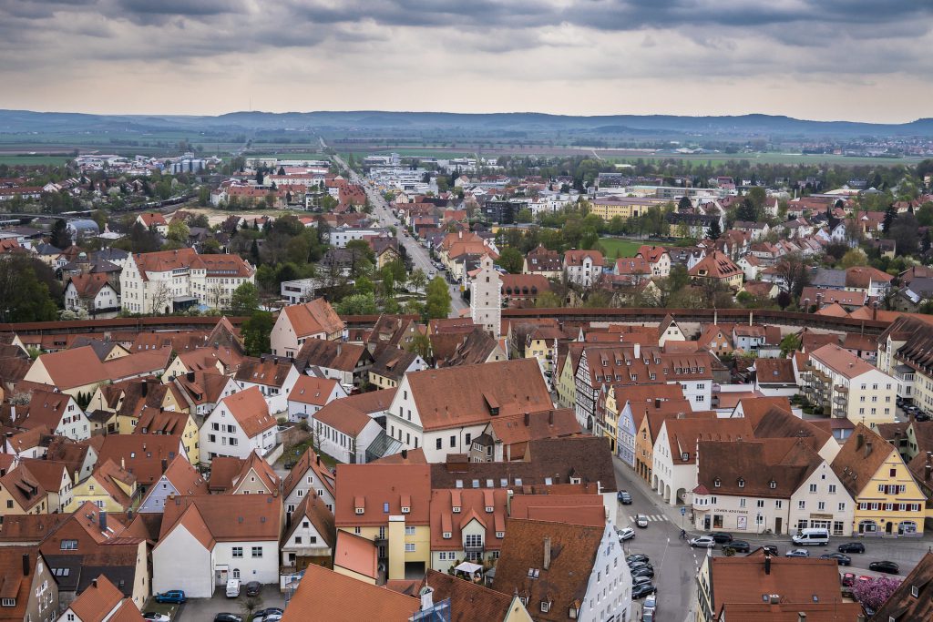 Les remparts de Nördlingen vous offrent une vue imprenable sur la ville ! - SIXT