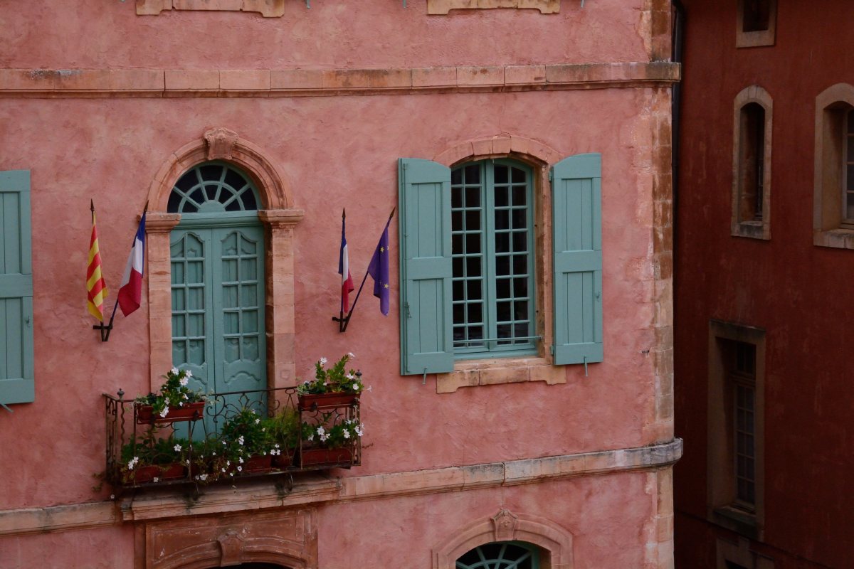 les-plus-beaux-endroits-de-provence-roussillon-mairie