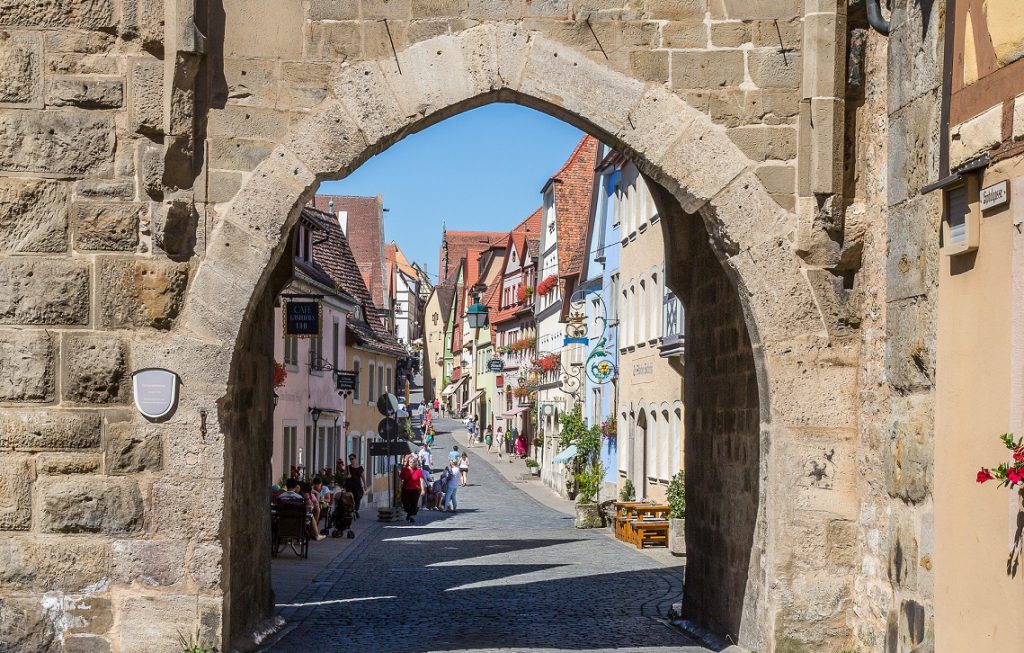 Les rues pittoresques de Rothenburg sont à visiter lors de votre road trip en Bavière ! - SIXT