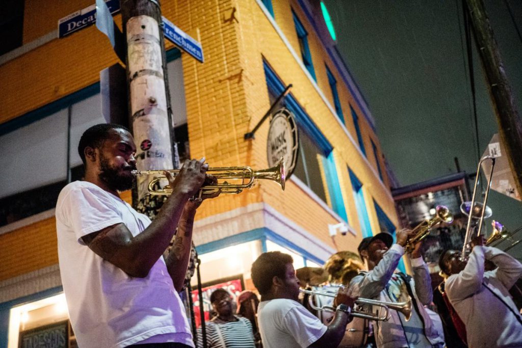 Joueurs de jazz de la Nouvelle Orléans, de nuit