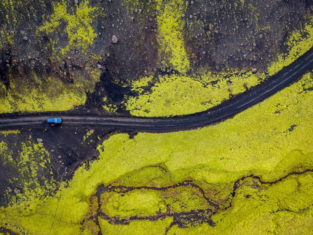 vue aérienne sur une route en Islande