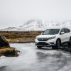 SUV road trip en montagne
