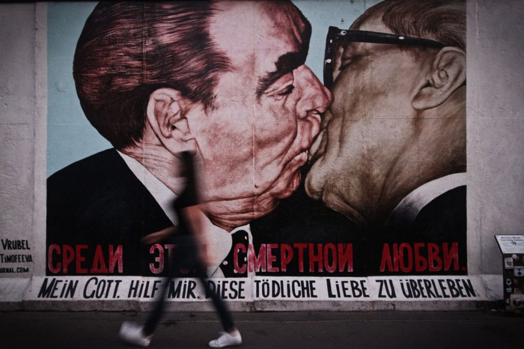 Fresque du Baiser de l'East Side Gallery à Berlin