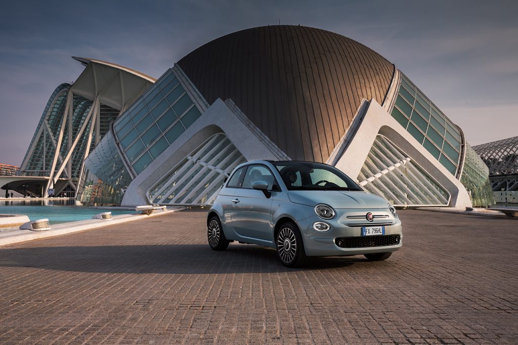 Fiat 500 hybride de face