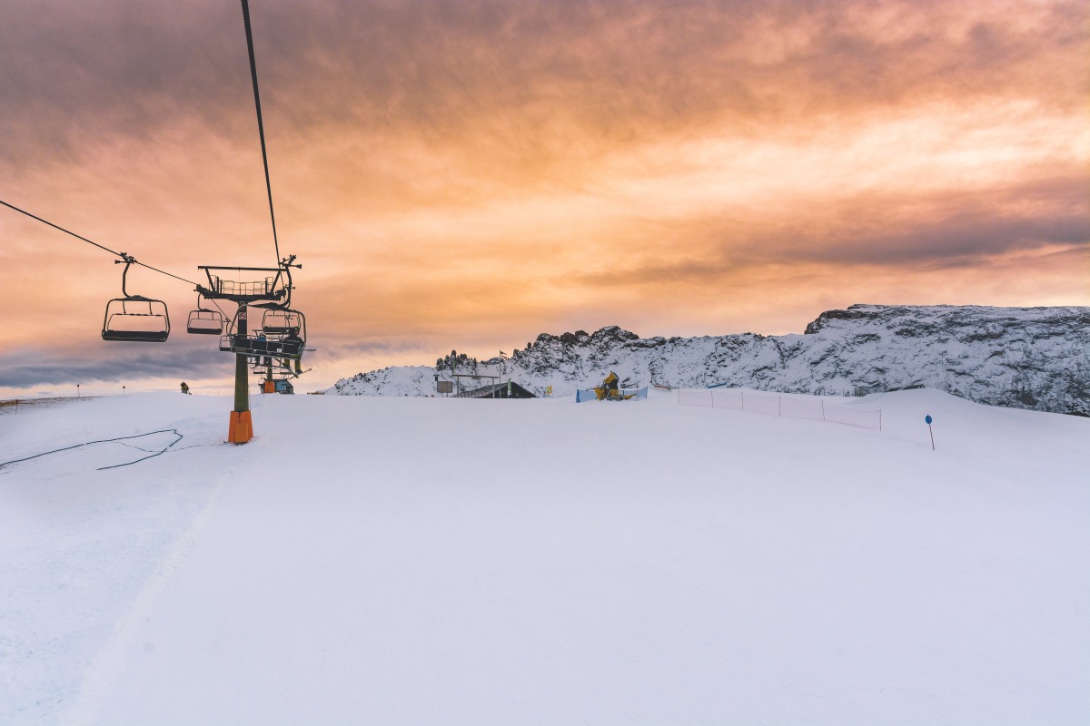 Descendre les pistes de ski enneigées Les pistes de ski en France - SIXT