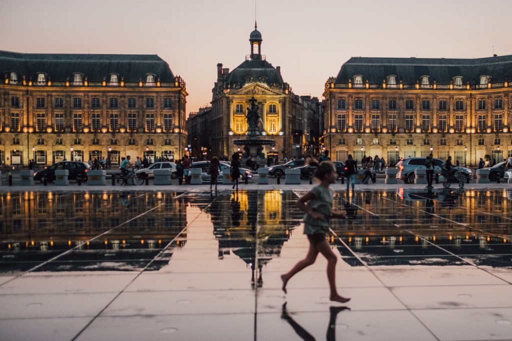 Miroir d'eau de Bordeaux le soir (Place de la Bourse)
