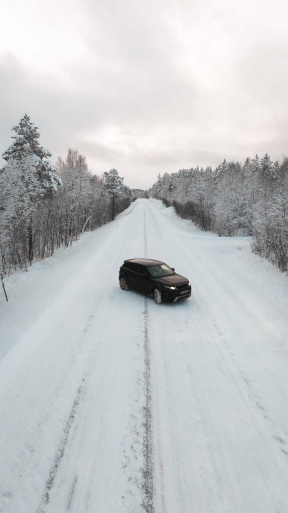 Voiture à Senja en Norvège