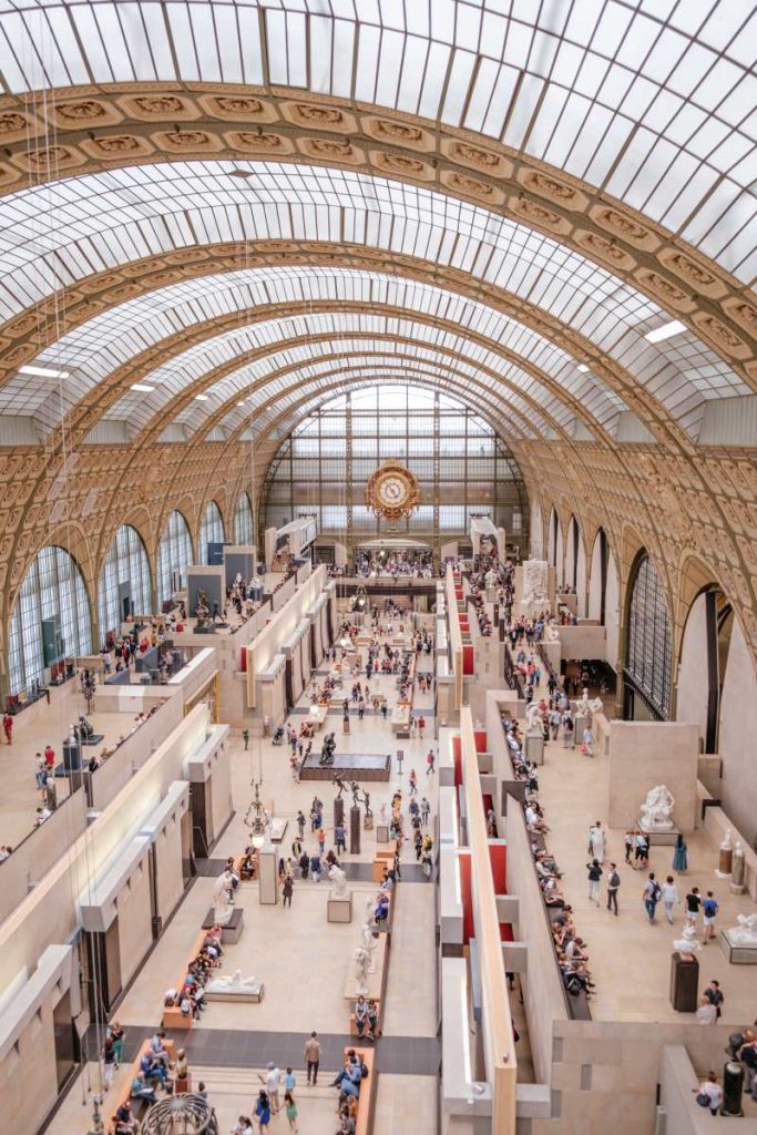 Vue intérieure du musée d'Orsay à Paris