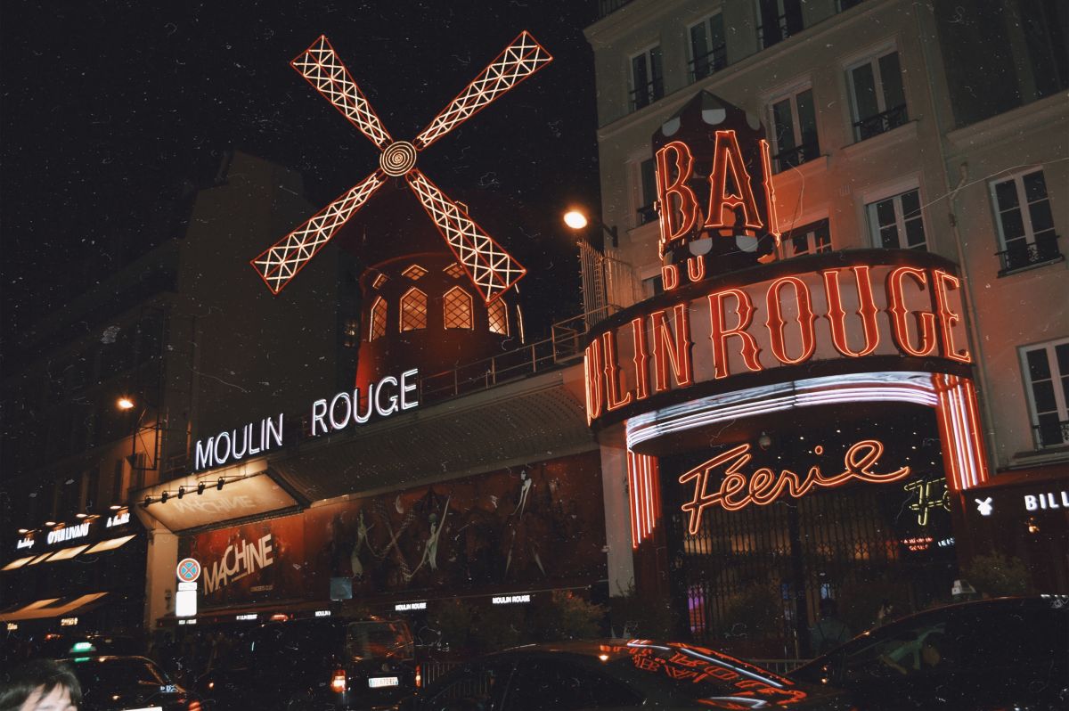 Le Moulin Rouge vu de nuit