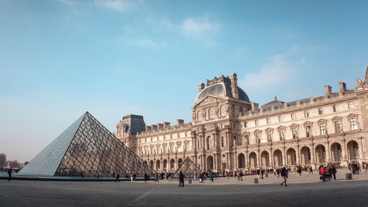 Le musée du Louvre et sa pyramide