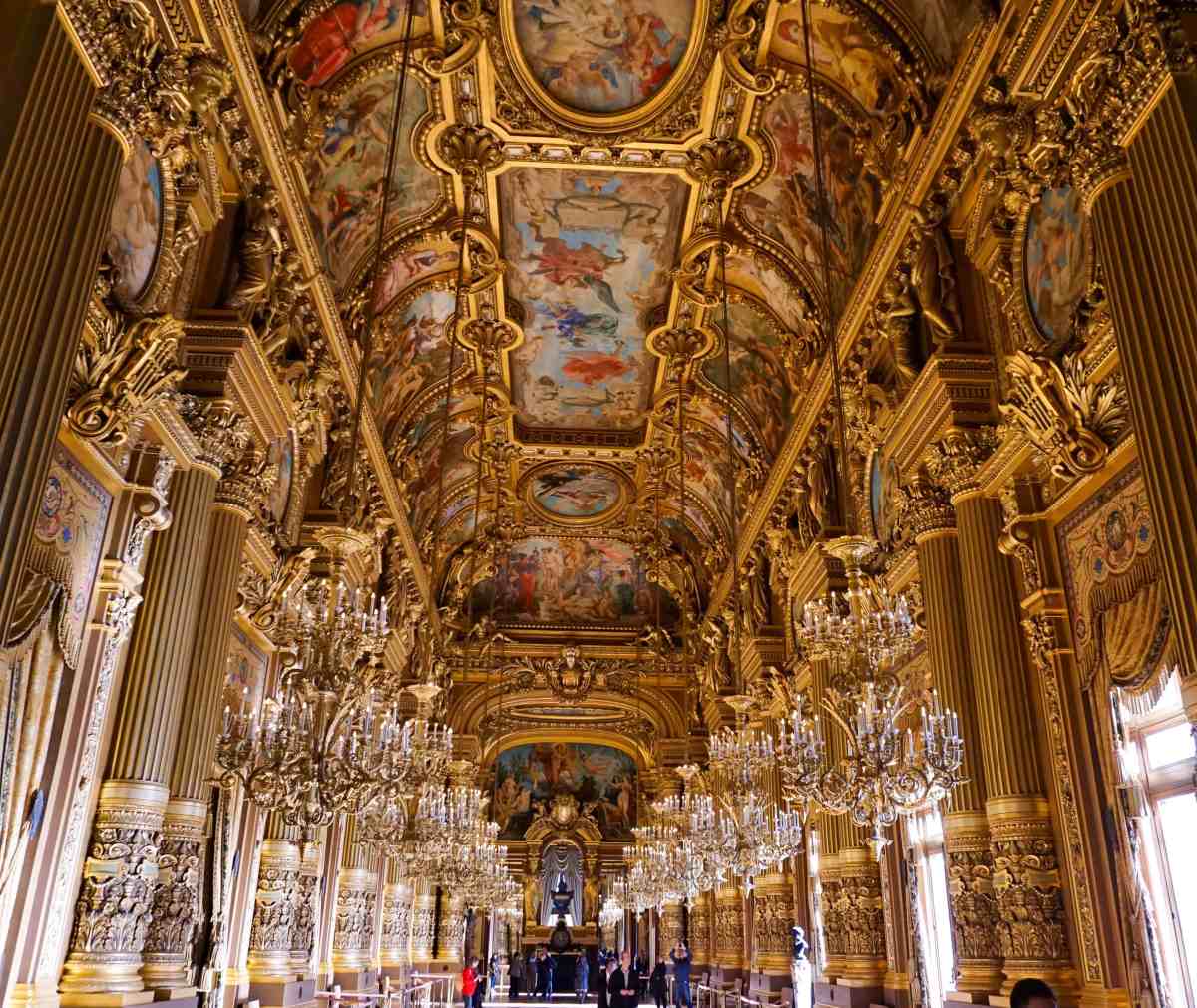 L'intérieur de l'opéra Garnier au style rococo