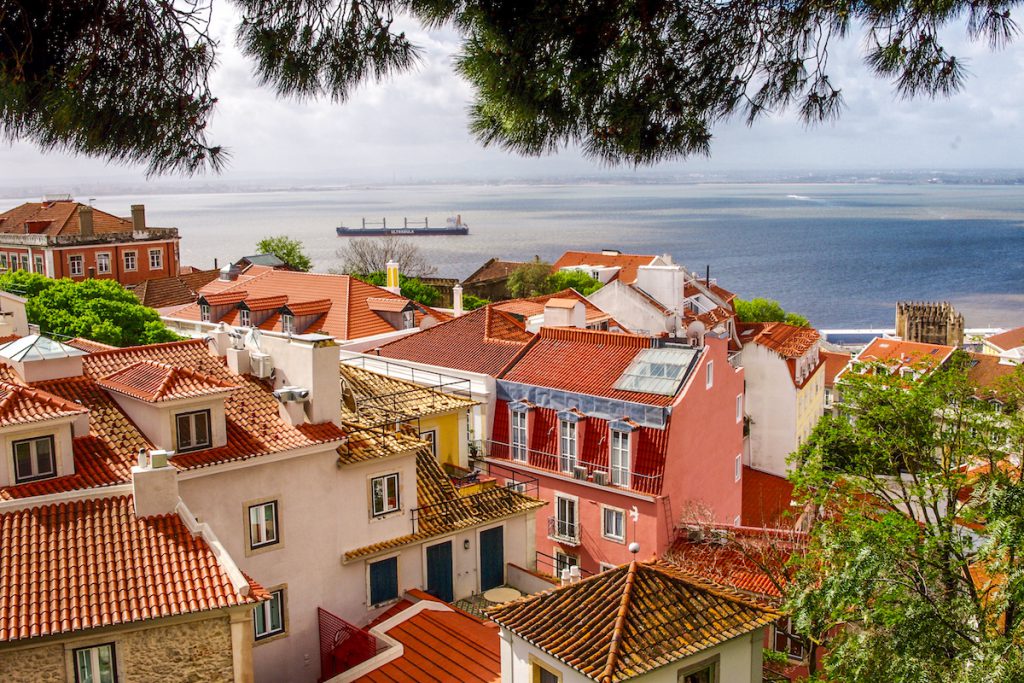 La vue depuis le château Saint-Georges sur le Tage, à Lisbonne