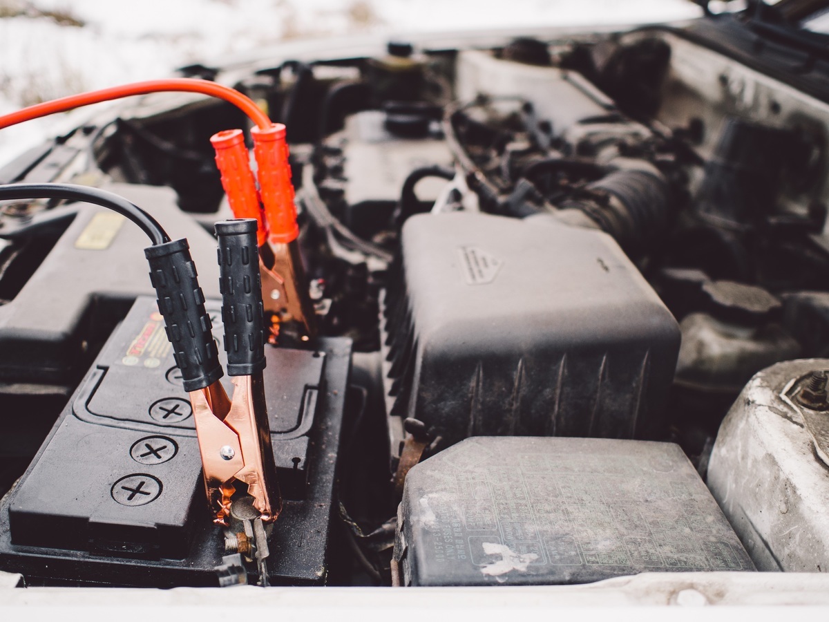 Recharger une batterie auto étapes par étapes