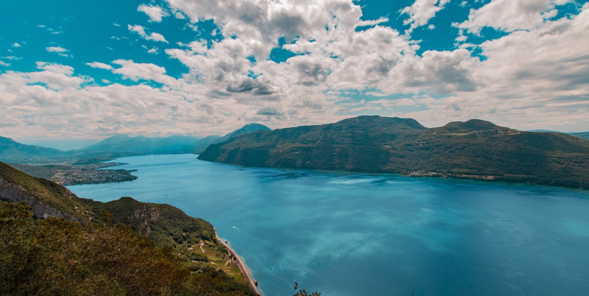 eaux bleues du lac du Bourget