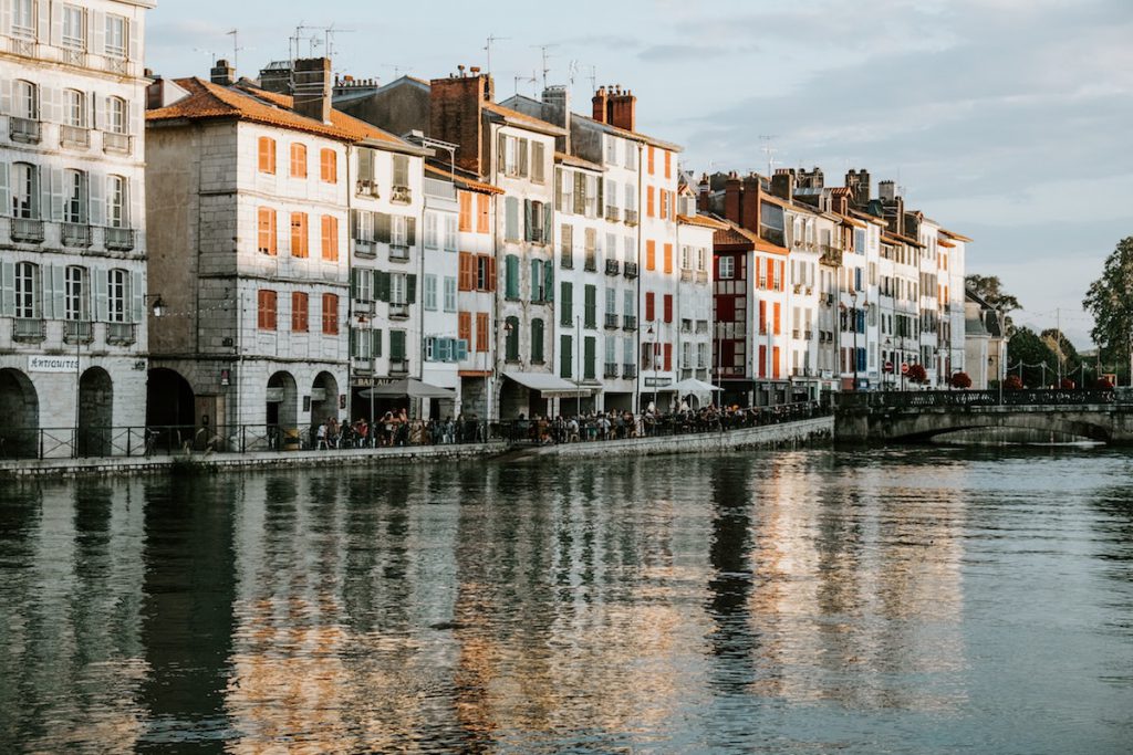 Les quais de Bayonne, dans le Pays basque