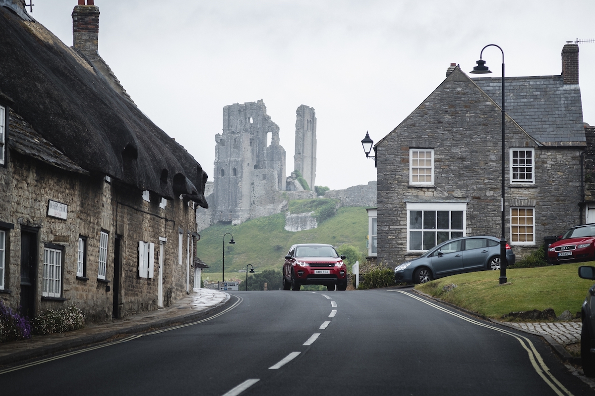 voiture rouge en angleterre