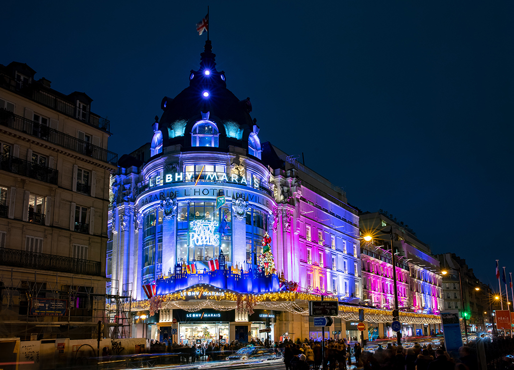 Les vitrines des Grands Magasins dans le Marais