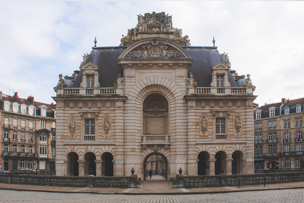 Portes de Paris dans le centre de Lille