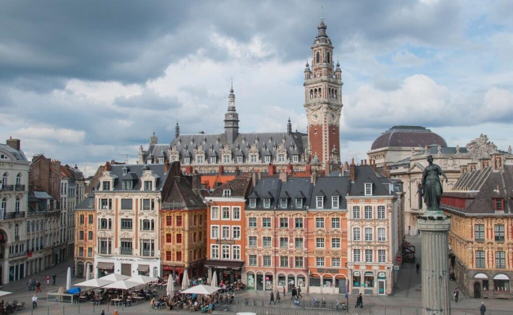 Parcourez le centre ville de Lille en voiture - SIXT