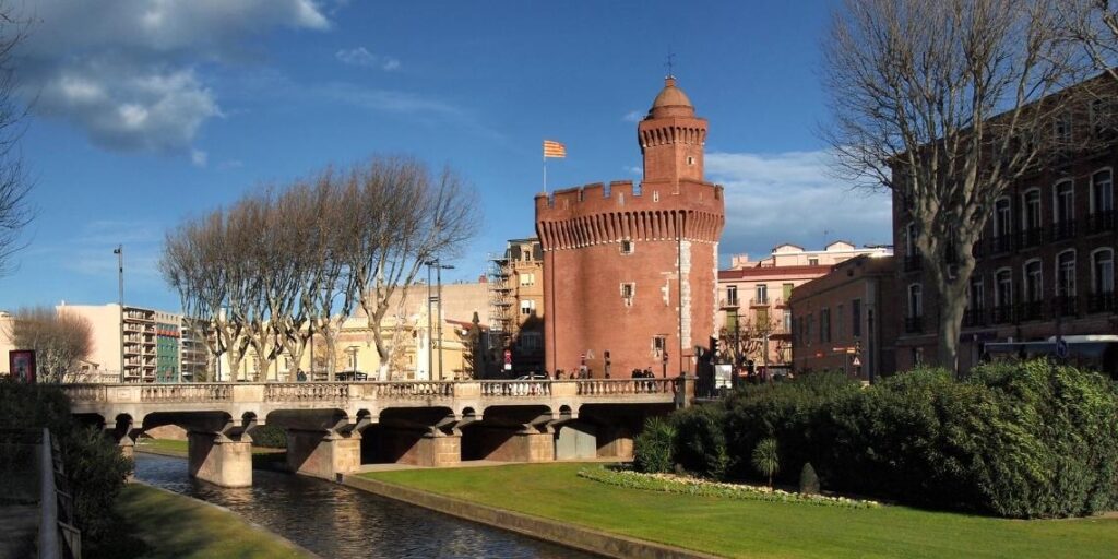 centre-ville de Perpignan pendant votre weekend en Occitanie - SIXT