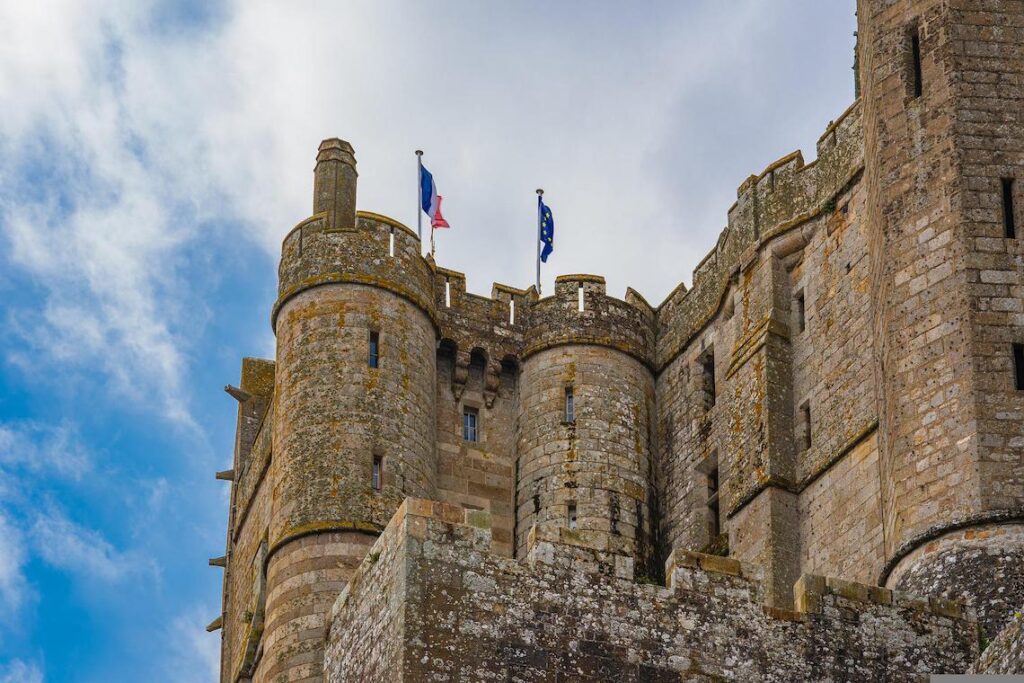 remparts et tours mont saint michel