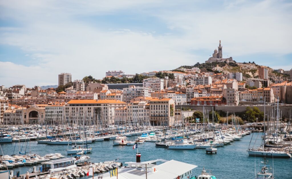 L'incontournable Vieux Port de Marseille dans le sud de la France - SIXT