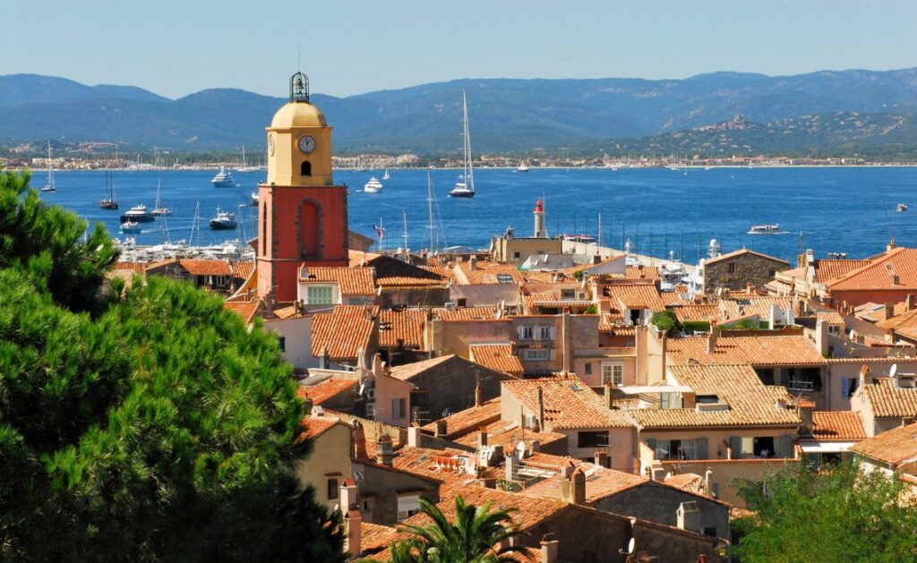 Vue de saint-tropez dans le sud de la France - SIXT