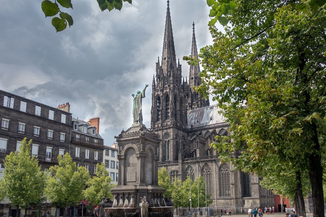 Notre Dame-de-l'Assomption, une étape obligatoire en Auvergne - SIXT