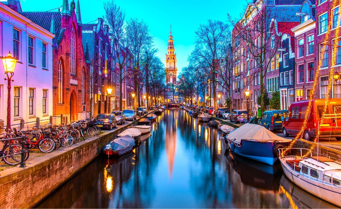 Immersion dans les quartiers d'Amsterdam pour fêter le nouvel an Direction Amsterdam pour fêter le nouvel an - SIXT
