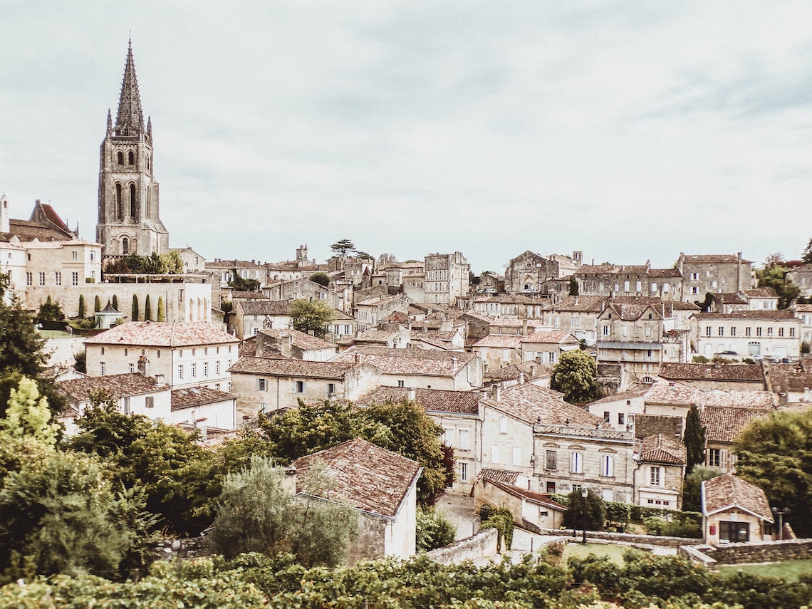 Découvrez la jolie ville de Saint-Émilion lors de votre week-end en Nouvelle Aquitaine - SIXT