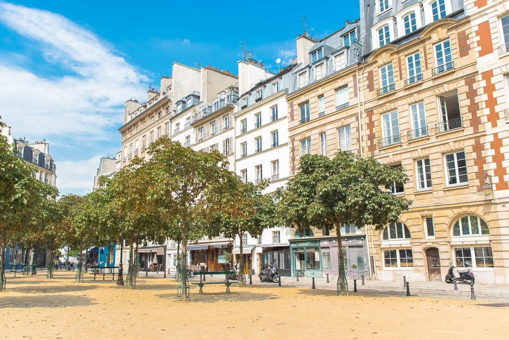 La Place Dauphine au coeur de Paris