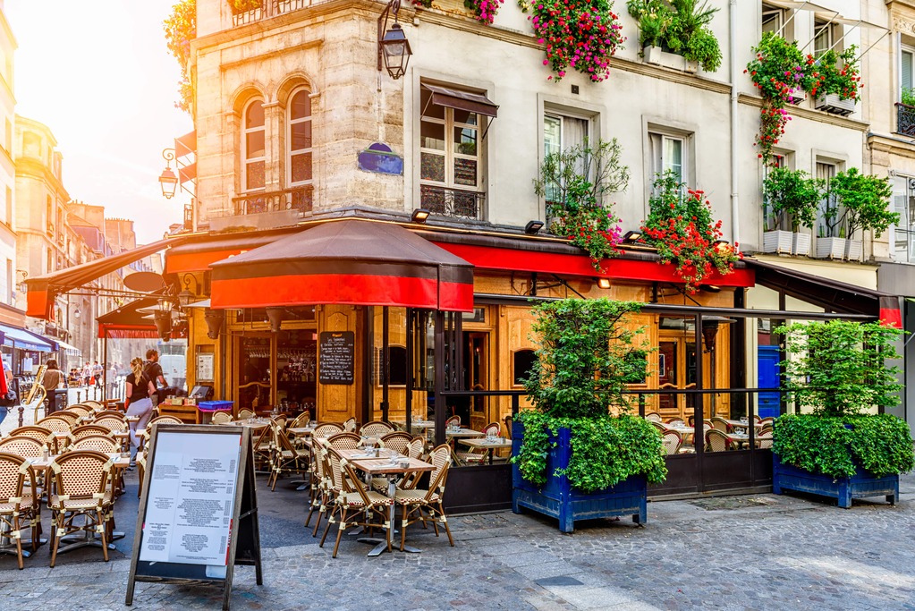 Café parisien plein de charme