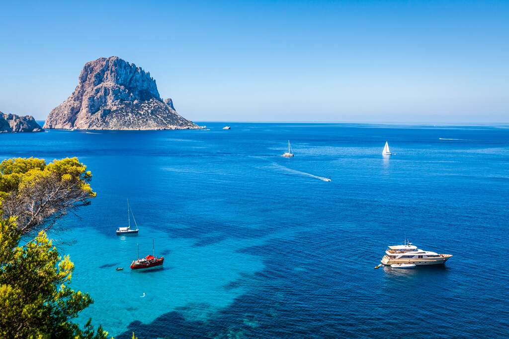 Vue sur la mer méditerrannée depuis Ibiza