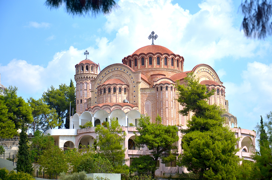 La sublime Eglise Sainte-Sophie se contemple de tous vos yeux en Grèce - SIXT