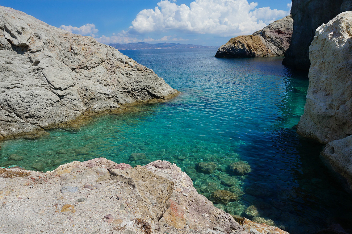 Une dernière pause à Milos avant de rejoindre Athènes en voiture - SIXT