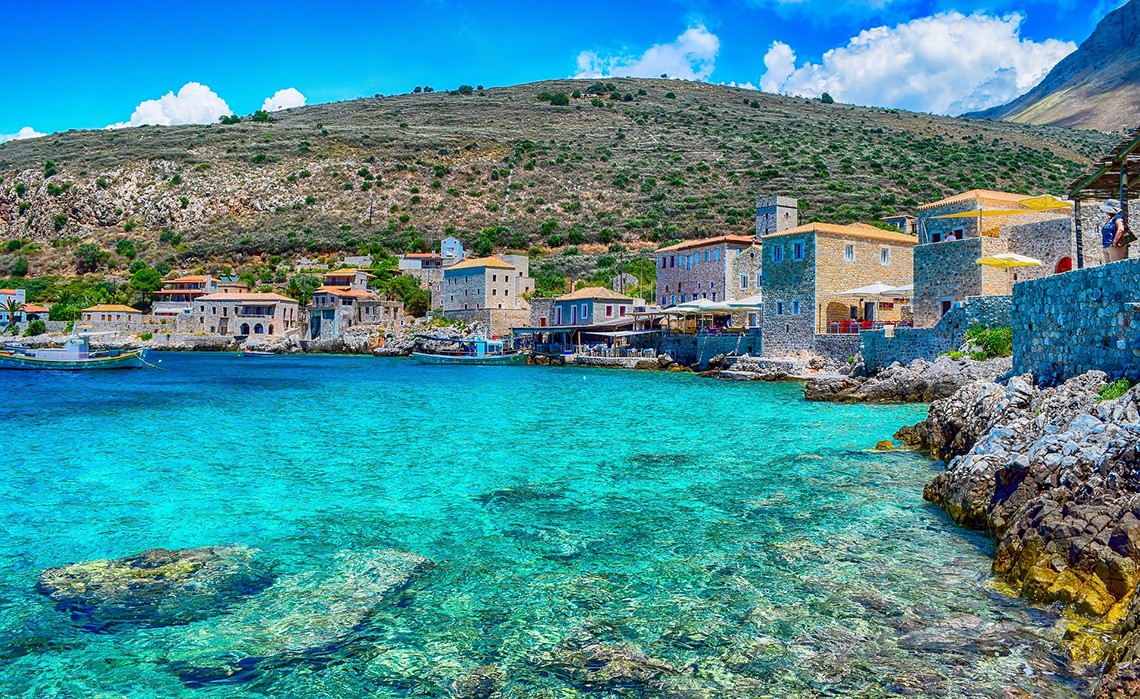 Profitez, vous êtes (presque) arrivés La région grecque qui va vous plaire pendant votre road trip en Grèce - SIXT