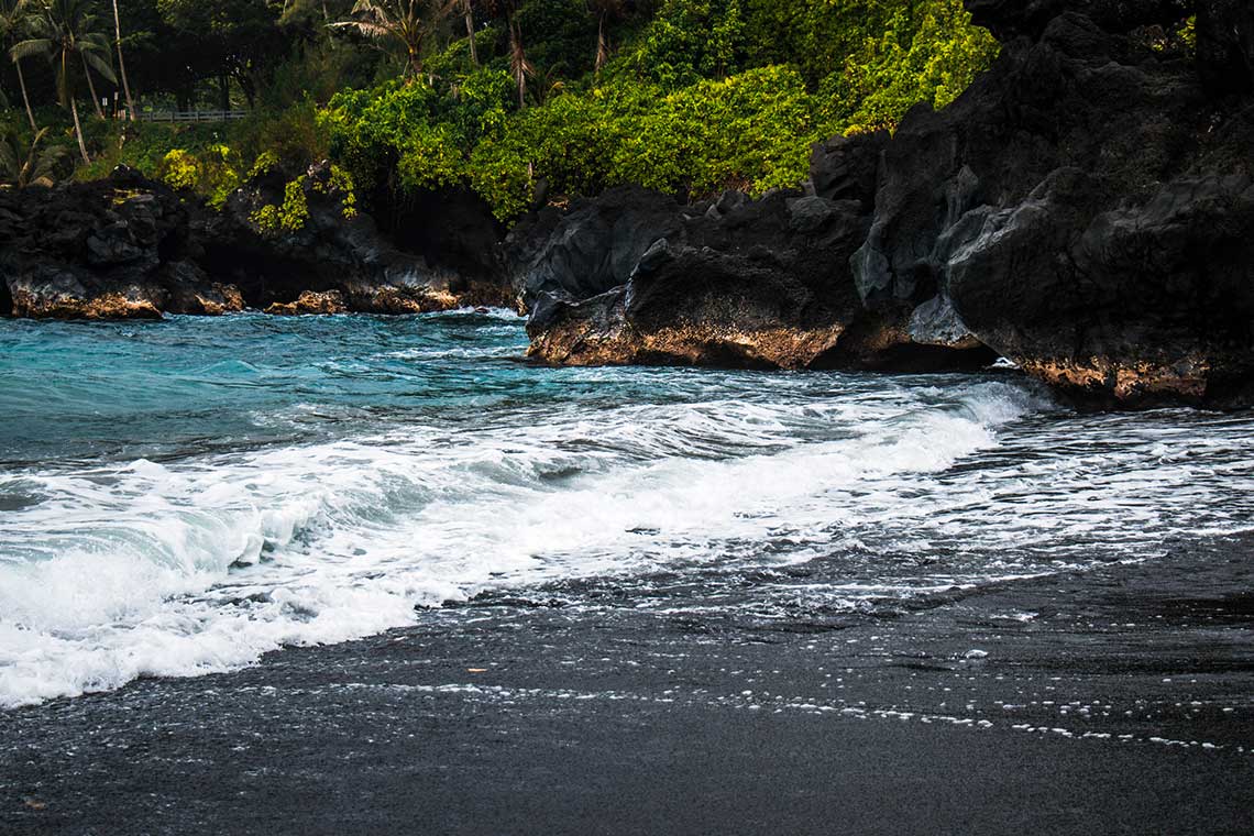 A l'Est de Santorin, prenez cap pour des plages volcaniques - SIXT