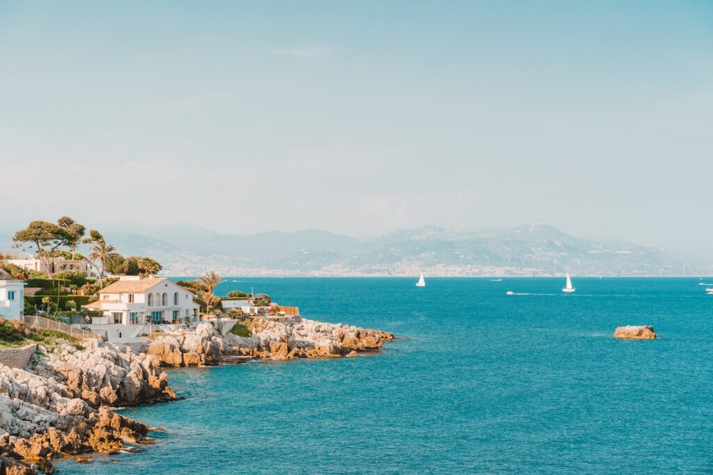 Admirer les eaux azur lors de votre week-end dans le sud de la France - SIXT