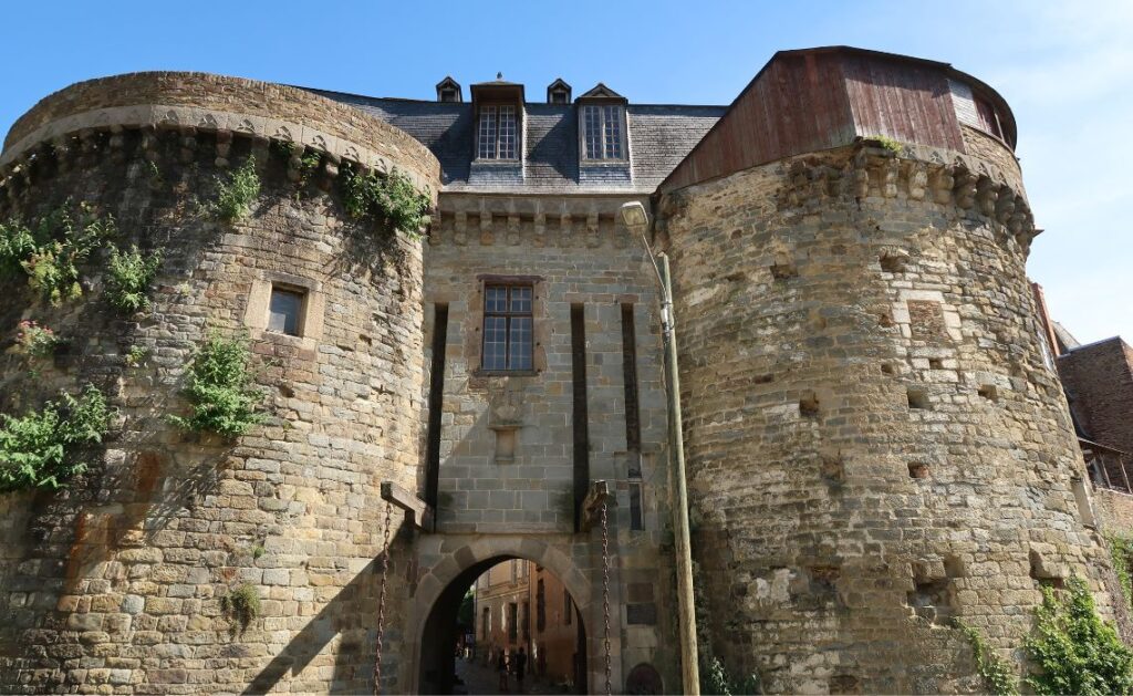 Un week-end à Rennes passe par la visite des Portes Mordelaises - SIXT